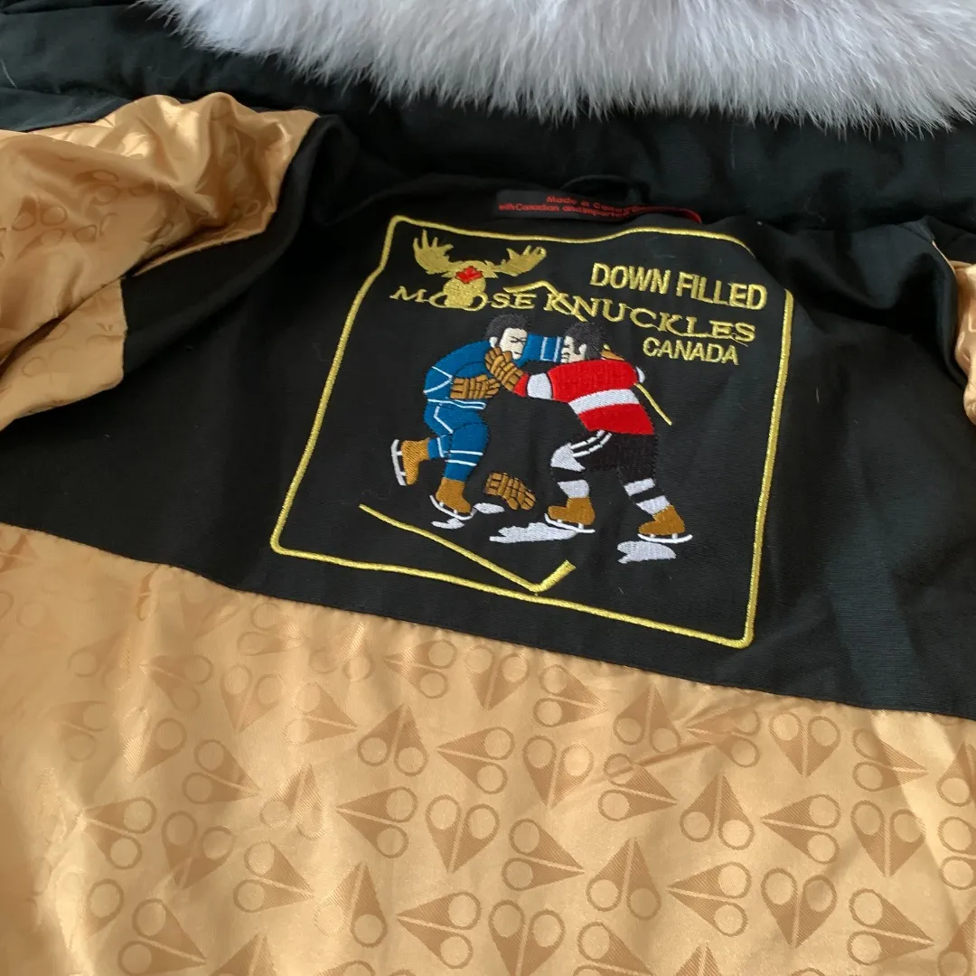 ：Y 🇨🇦Moose knuckles/ 06 / ： / （ ） : Black Moose knuckles . 2007 🇨🇦 ！ Premium ， 。 ， RMB 5040-15000 ！ ，LOGO ✂️. ！ . ！ MONCLER/ Canada Goose/ ，Moose knuckles 2019 …… ✂️ 90% ， ！ ✂️ ， ! ✂️ YKK， ， ！ ✂️ ， . ！ ✂️ 3D ， ⚠️Size:s-xxl